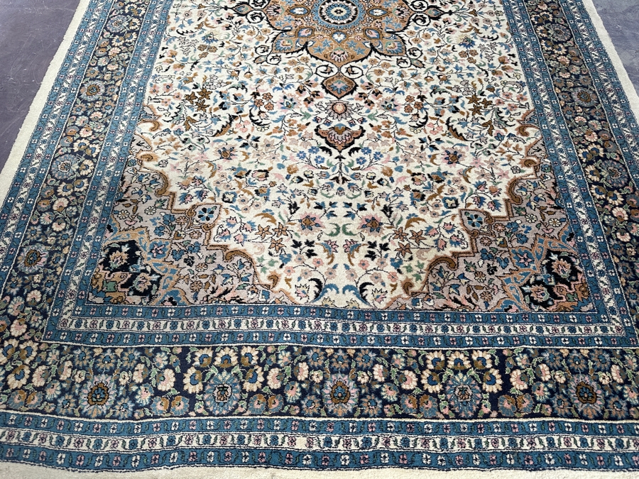 Finely Hand Knotted Wool Persian Area Rug 61.5 X 100 [Photo 5]