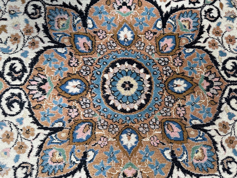 Finely Hand Knotted Wool Persian Area Rug 61.5 X 100 [Photo 8]