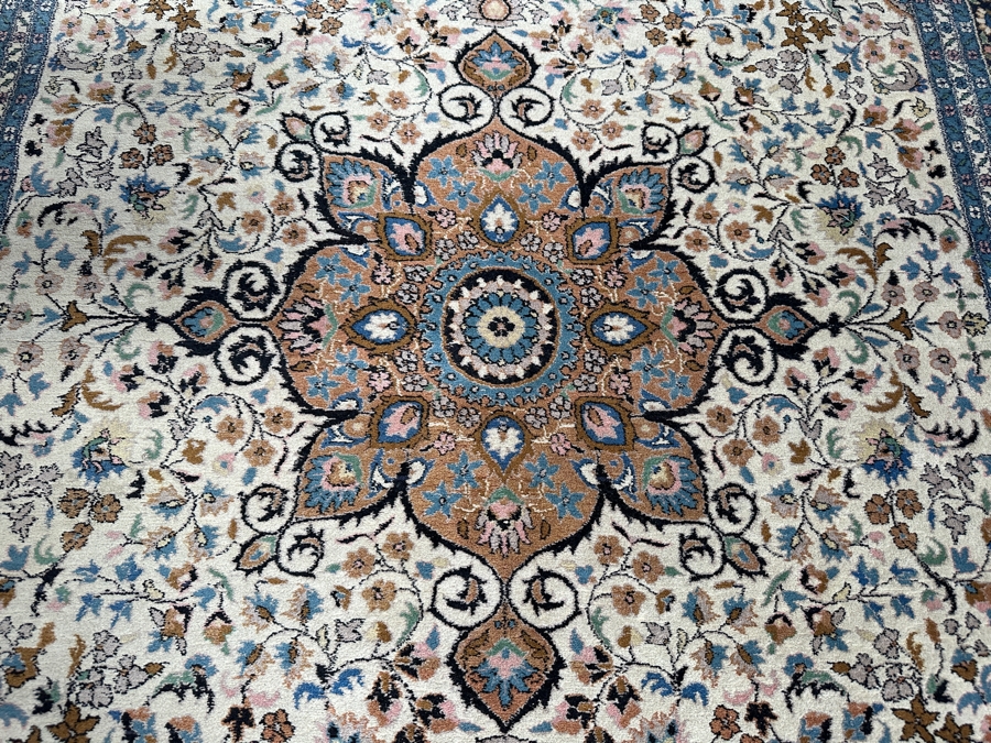 Finely Hand Knotted Wool Persian Area Rug 61.5 X 100 [Photo 7]