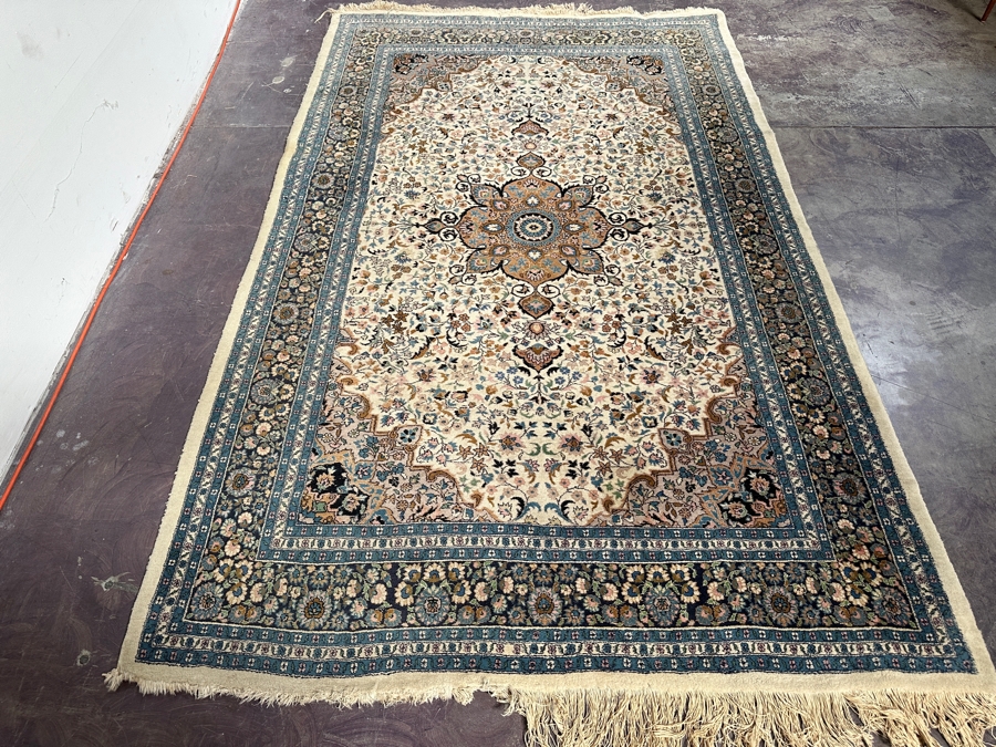 Finely Hand Knotted Wool Persian Area Rug 61.5 X 100 [Photo 2]