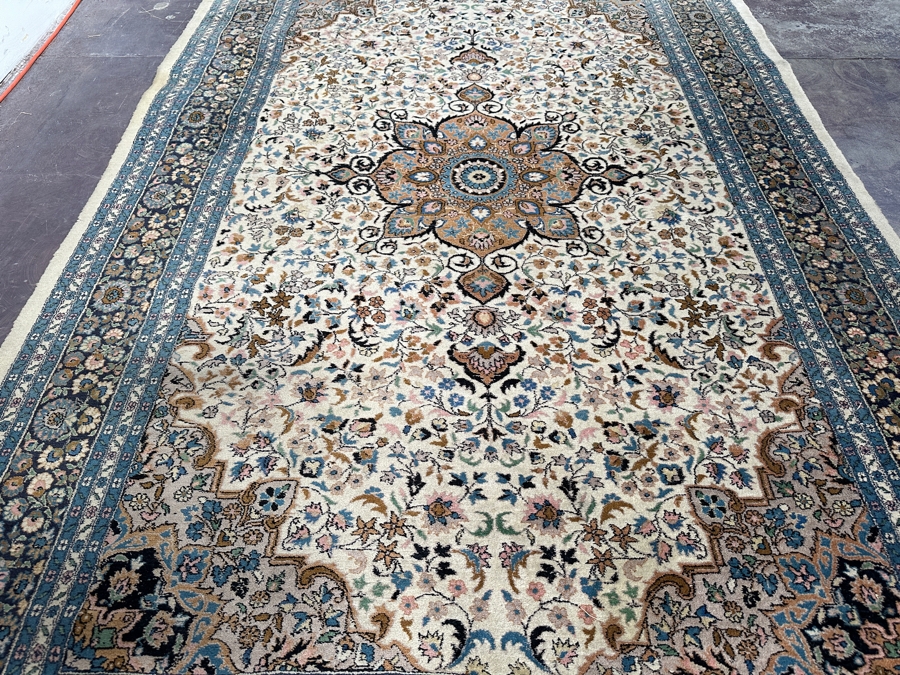 Finely Hand Knotted Wool Persian Area Rug 61.5 X 100 [Photo 6]