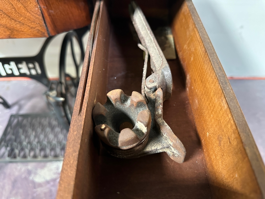 Vintage Singer Sewing Machine With Oak And Wrought Iron Cabinet 35W X 17D X 31H [Photo 11]