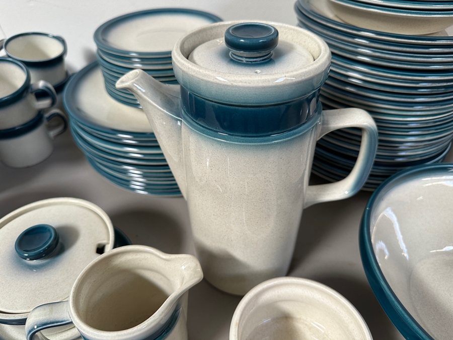 Just Added - Collection Of Wedgwood Blue Pacific Oven To Table Plates, Bowls, Cups & Saucers, Coffee Service Approximate Service For 10 - See Photos [Photo 3]