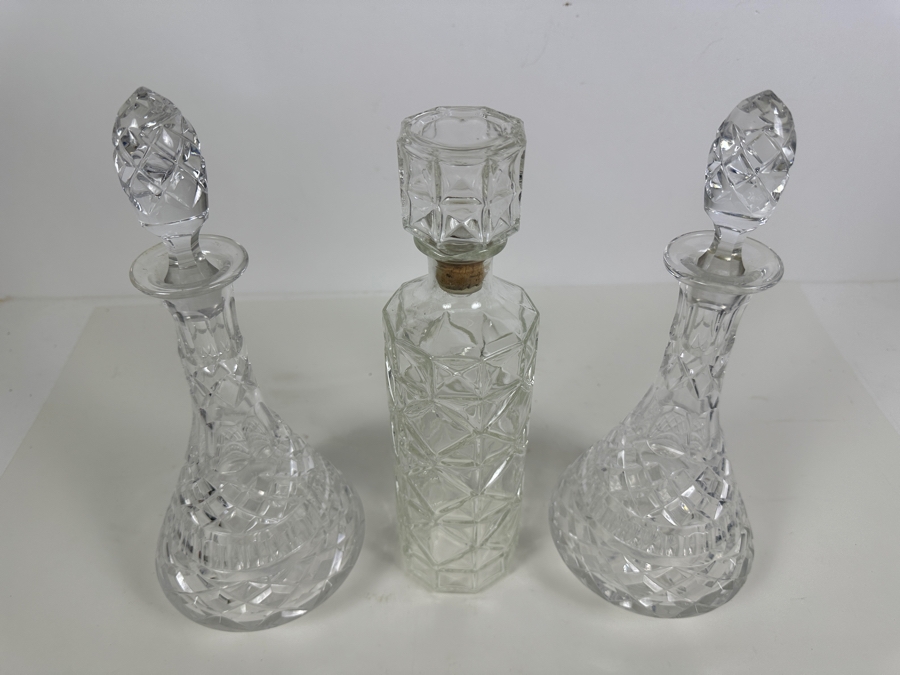 Just Added - Three Glass Liquor Decanters With Stoppers 12H [Photo 4]