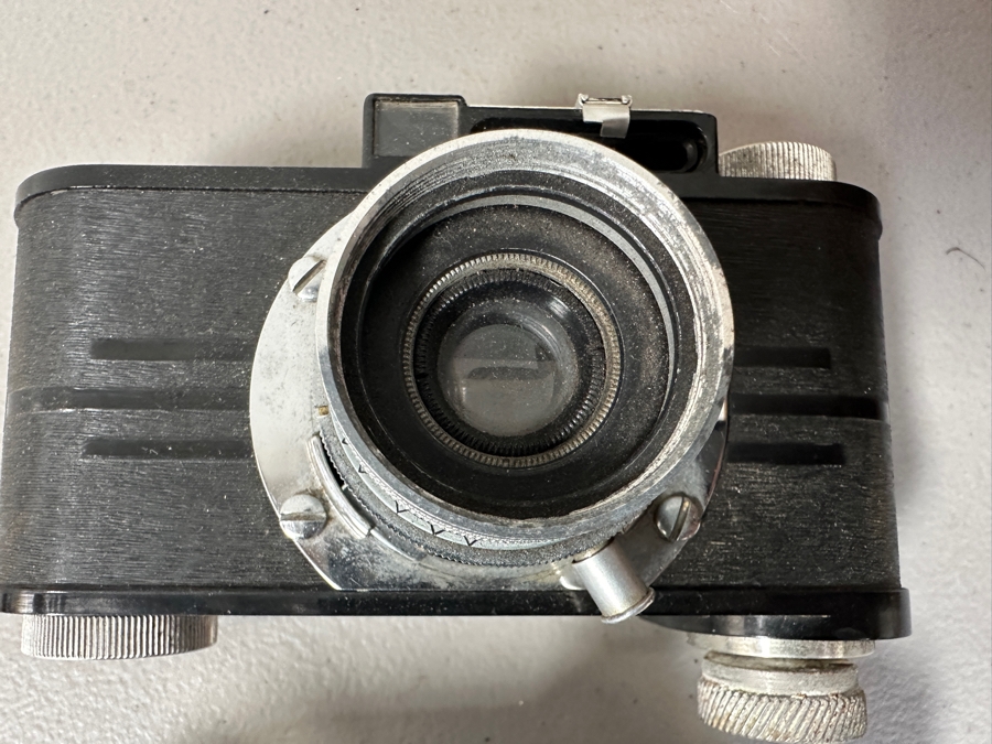 Just Added - Keystone 6mm Film Projector Model K-160, How To Make Good Movies Hardcover Book & Pair Of Vintage Argus Film Cameras [Photo 11]