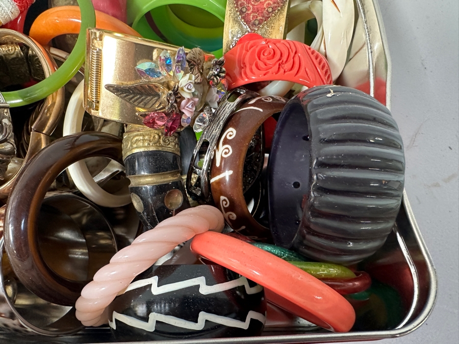 Just Added - Assortment Of Costume Jewelry Bangles & Bracelets [Photo 4]