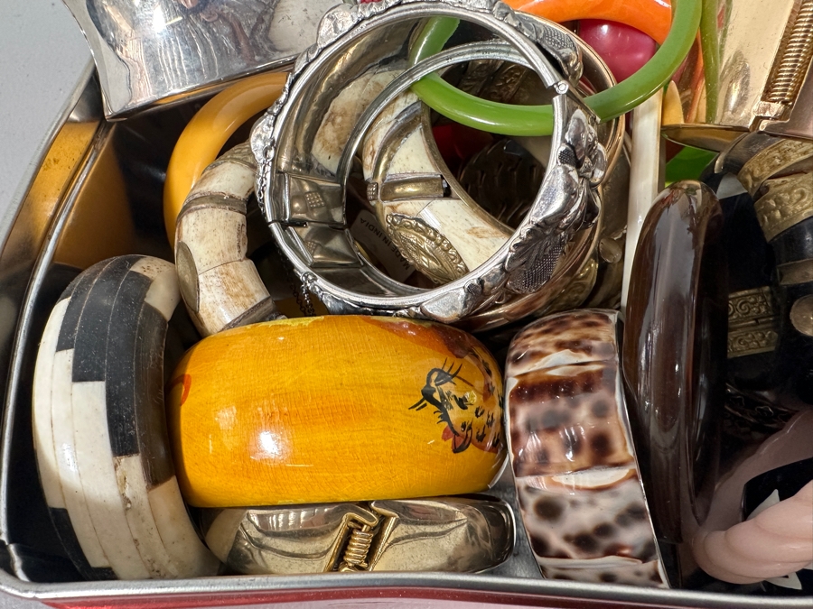 Just Added - Assortment Of Costume Jewelry Bangles & Bracelets [Photo 5]