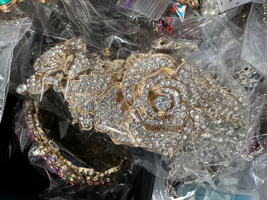 Just Added - Large Assortment Of Mainly New Costume Jewelry Necklaces, Brooches Pins & Bracelets [Photo 11]