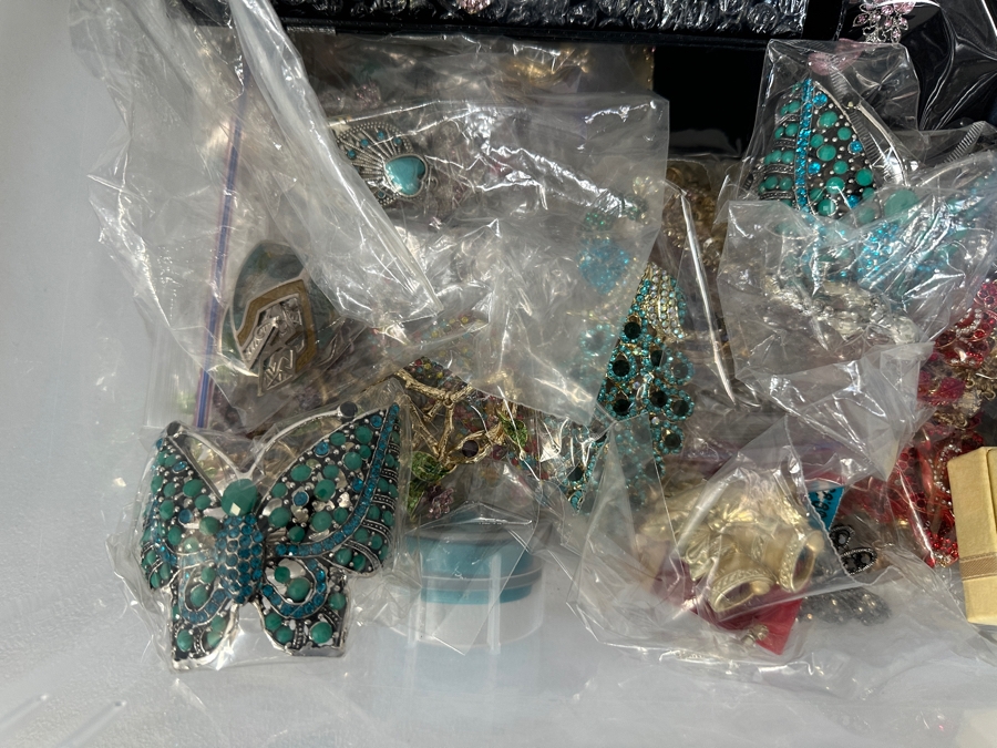 Just Added - Large Assortment Of Mainly New Costume Jewelry Necklaces, Brooches Pins & Bracelets [Photo 6]