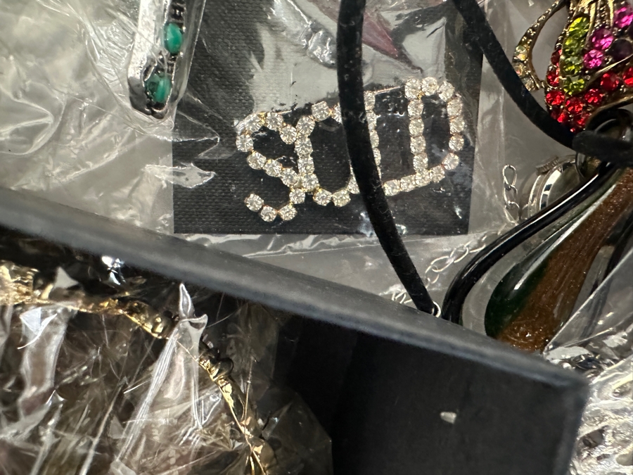 Just Added - Large Assortment Of Mainly New Costume Jewelry Necklaces, Brooches Pins & Bracelets [Photo 12]