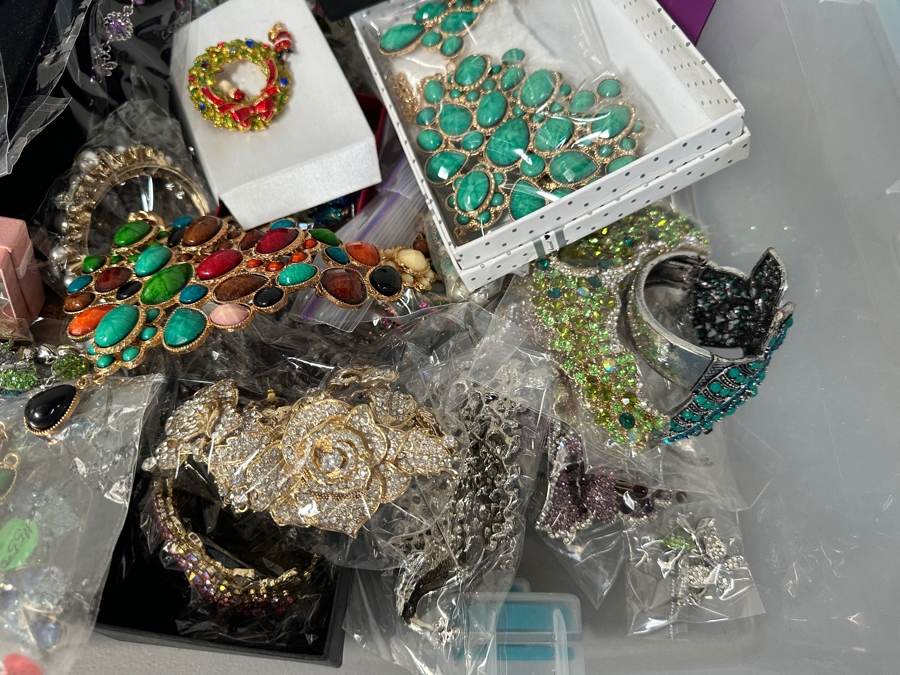 Just Added - Large Assortment Of Mainly New Costume Jewelry Necklaces, Brooches Pins & Bracelets [Photo 9]