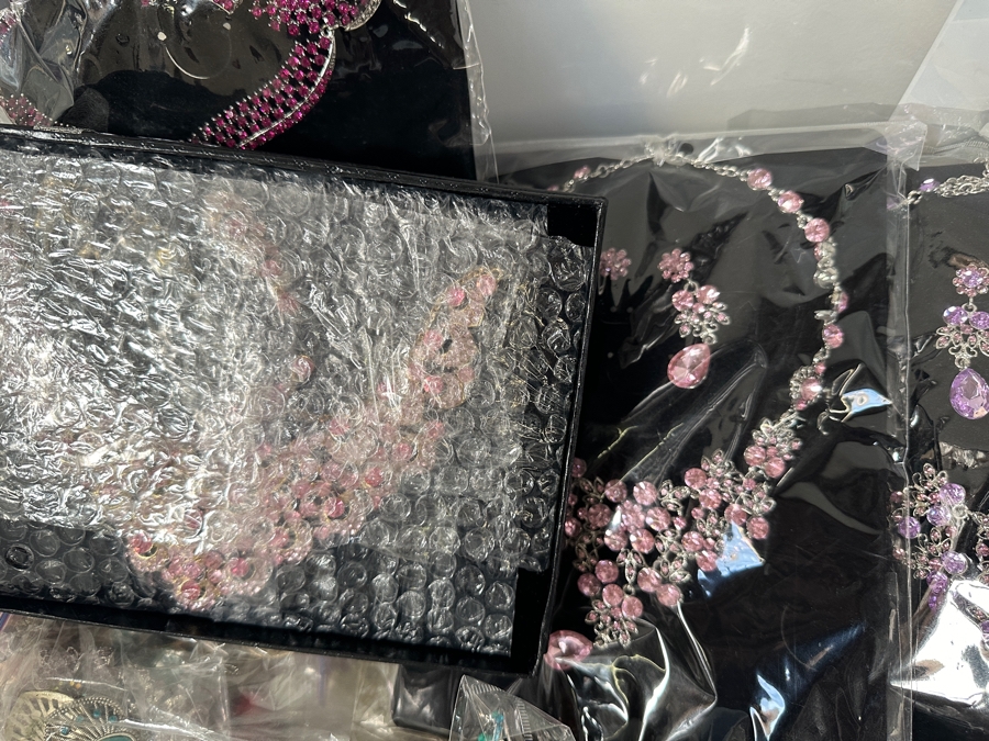 Just Added - Large Assortment Of Mainly New Costume Jewelry Necklaces, Brooches Pins & Bracelets [Photo 3]