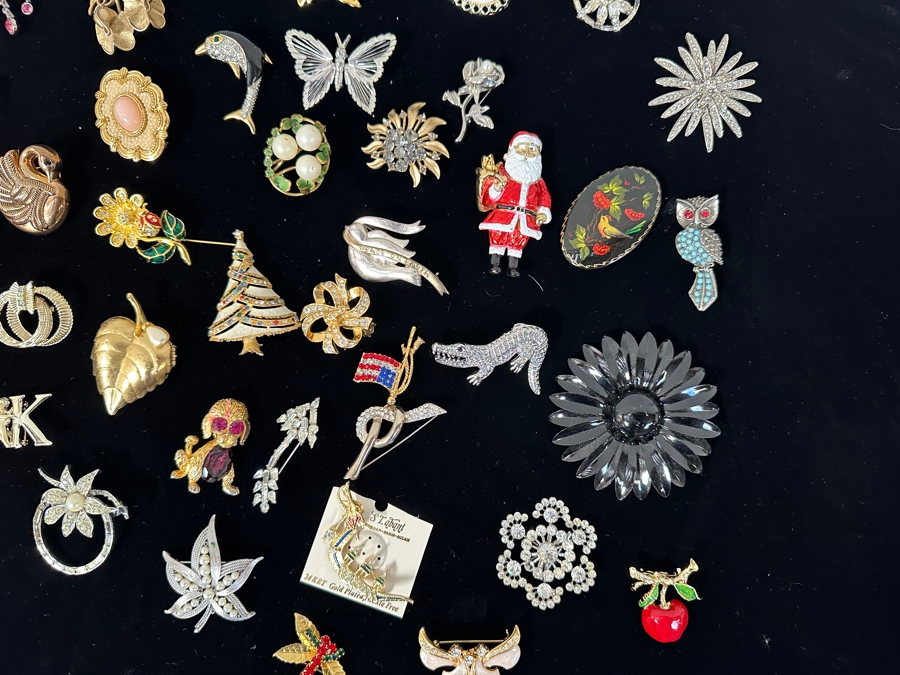 Just Added - Large Assortment Of Costume Jewelry Brooches Pins [Photo 5]