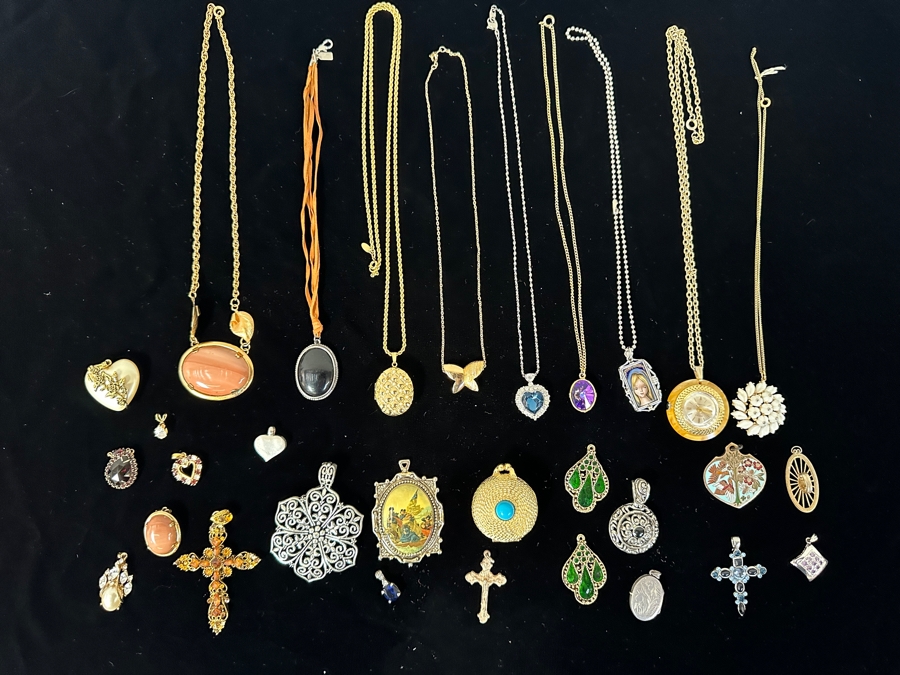 Just Added - Assortment Of Costume Pendants And Necklaces [Photo 2]
