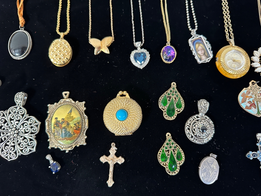 Just Added - Assortment Of Costume Pendants And Necklaces [Photo 4]