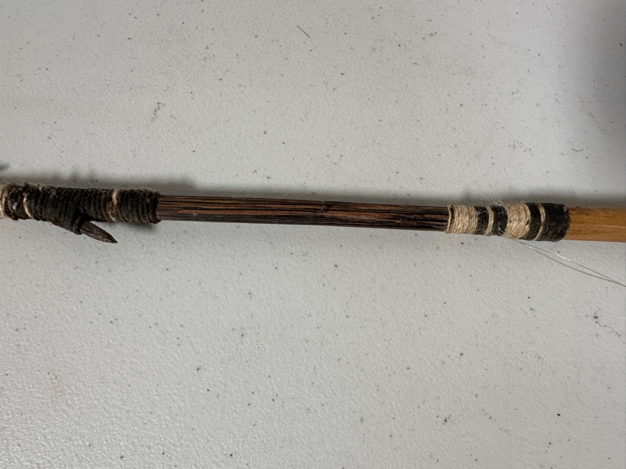 Handmade Arrow with Feathers [Photo 4]