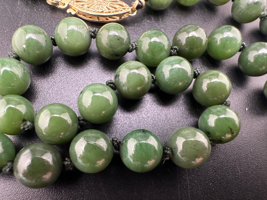 Green Jade Beaded 21' Necklace With 14K Gold Clasp [Photo 4]