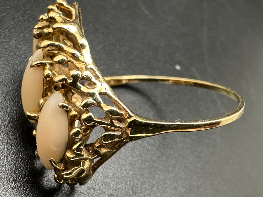 14K Gold Angel Skin Coral 3 Stone Ring Size 8 2.5g [Photo 8]