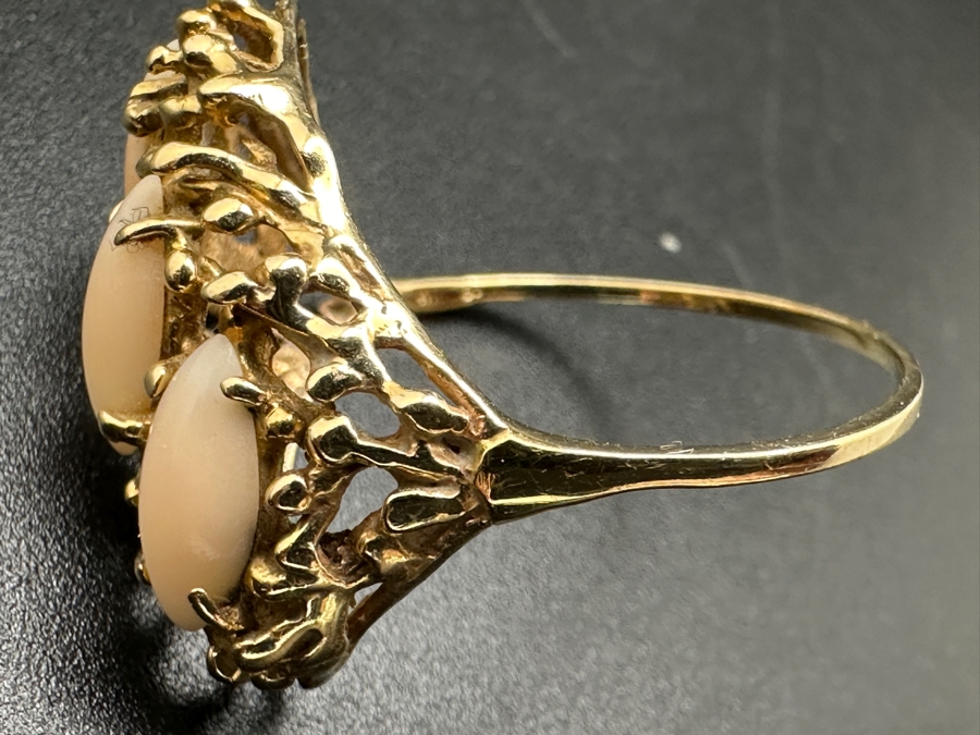 14K Gold Angel Skin Coral 3 Stone Ring Size 8 2.5g [Photo 9]