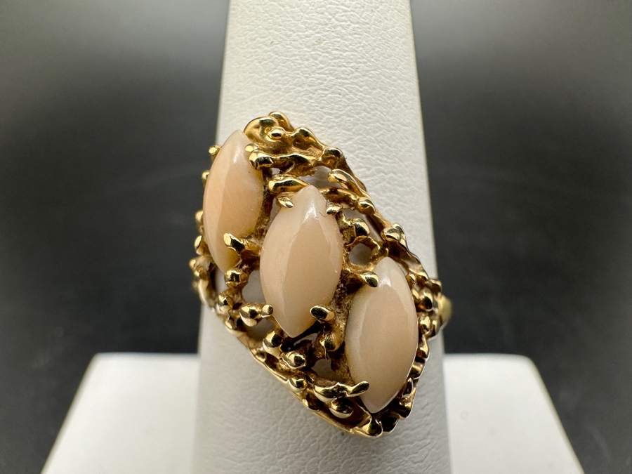14K Gold Angel Skin Coral 3 Stone Ring Size 8 2.5g [Photo 2]