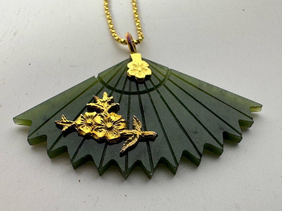 14K Gold Italy 18' Necklace With Carved Green Jade Pendant 4.9g [Photo 2]