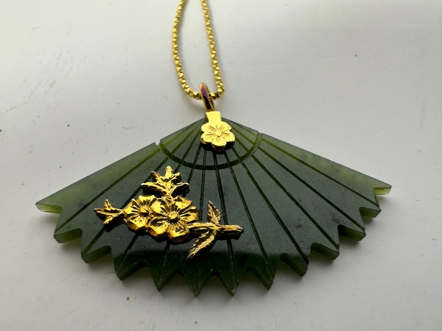 14K Gold Italy 18' Necklace With Carved Green Jade Pendant 4.9g [Photo 4]