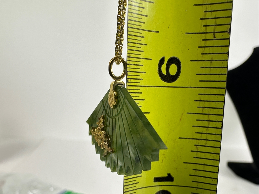 14K Gold Italy 18' Necklace With Carved Green Jade Pendant 4.9g [Photo 7]