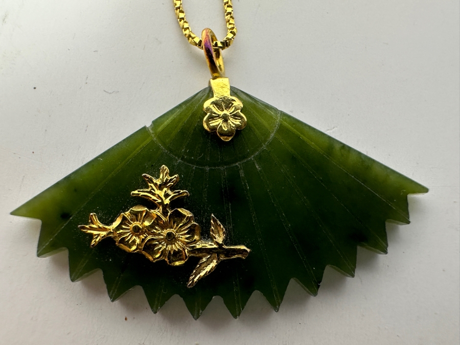 14K Gold Italy 18' Necklace With Carved Green Jade Pendant 4.9g [Photo 3]