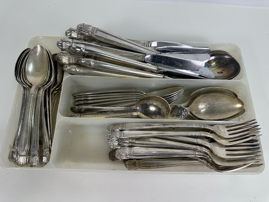 Holmes & Edwards Inlaid Silverplate Flatware Set [Photo 2]