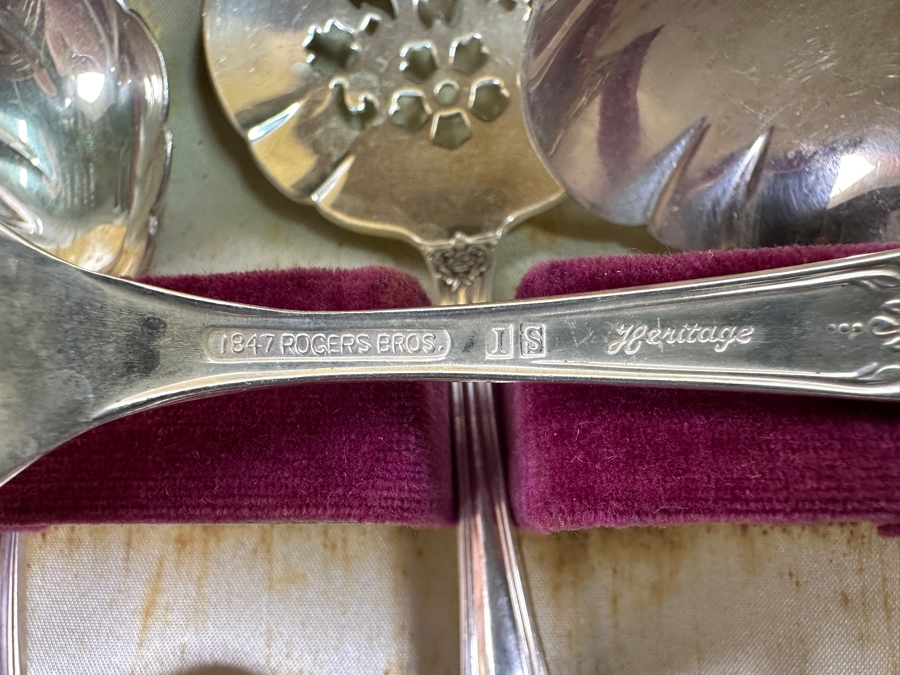 Rogers Bros. Heritage Silverplate Flatware Set [Photo 6]