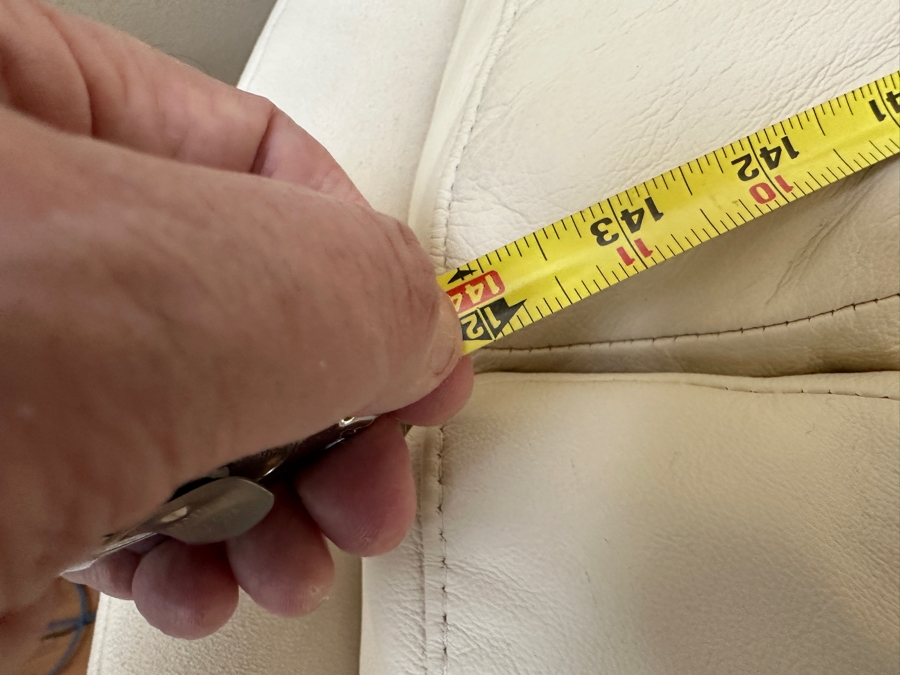 Just Added - Leather 3-Piece Sectional Sofa 152W X 67D X 33H [Photo 9]