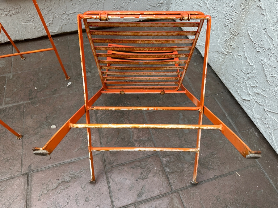 Just Added - Orange Metal Outdoor 24' Round Table With Pair Of Chairs [Photo 5]