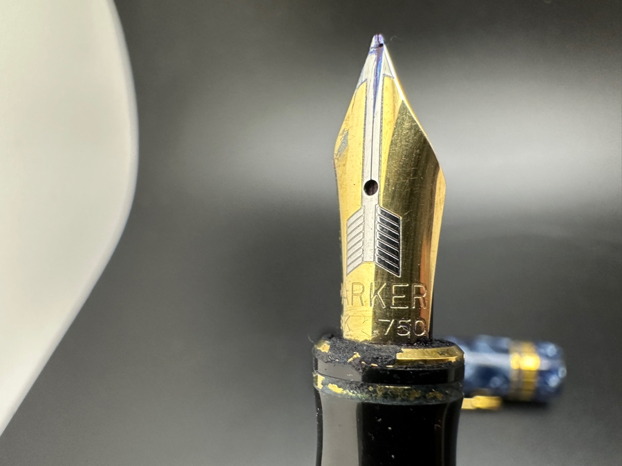Parker Fountain Pen With 18K Gold Nib [Photo 3]