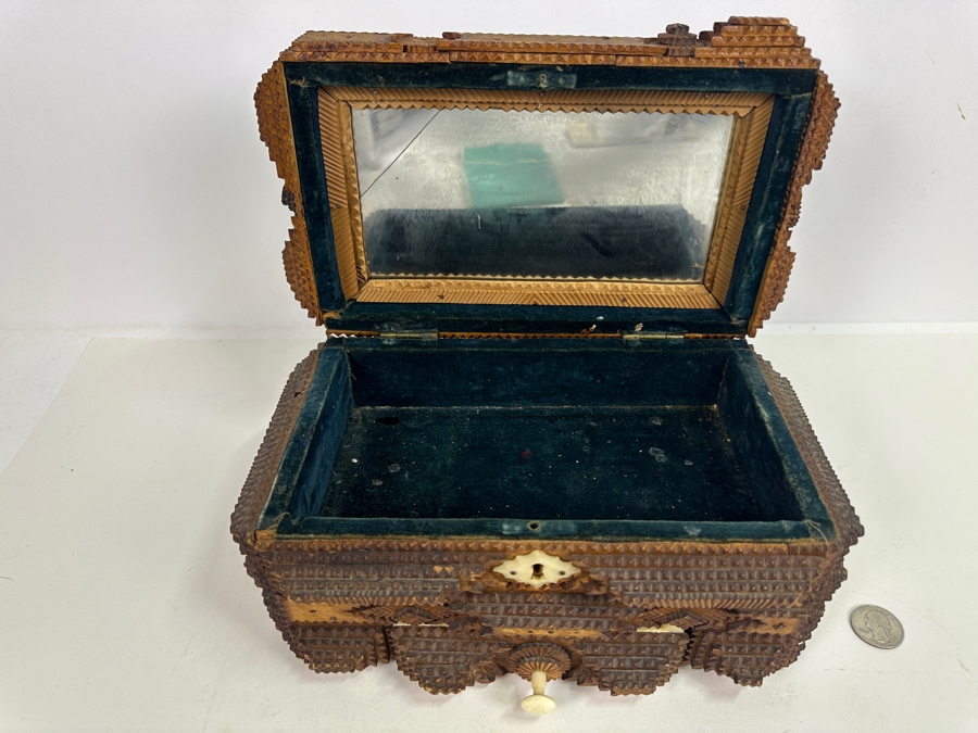 Vintage American Folk Art Tramp Art Box 10W X 7D X 6.5H [Photo 9]