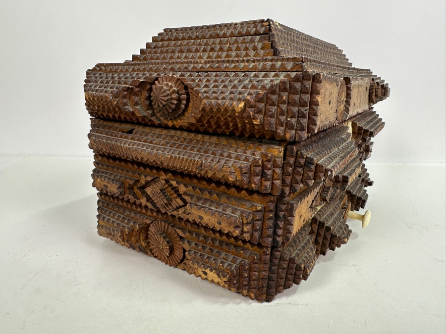 Vintage American Folk Art Tramp Art Box 10W X 7D X 6.5H [Photo 4]