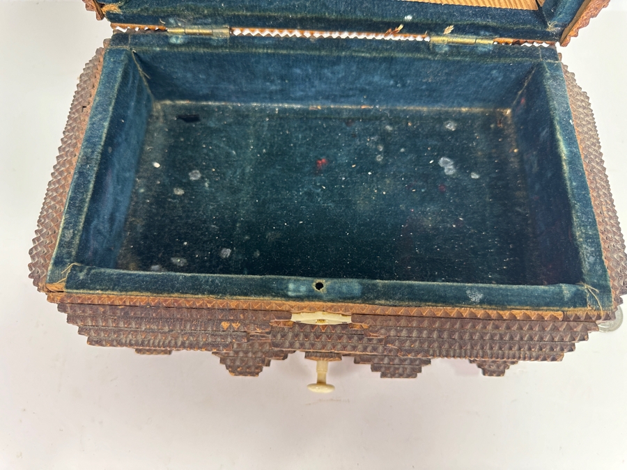 Vintage American Folk Art Tramp Art Box 10W X 7D X 6.5H [Photo 10]