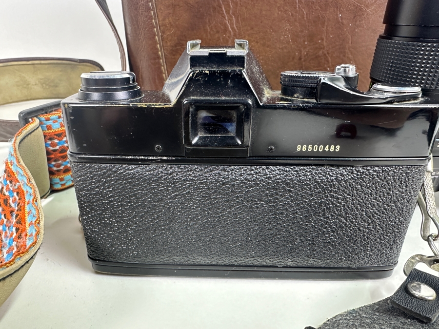 Vintage Vivitar 220/SL Film Camera With Vivitar 135mm & 50mm Lenses, Flash & Camera Bag [Photo 7]