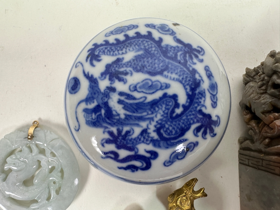 Chinese Lot: Carved Stone Foo Dog Finial Seal 'EFFIE' With Porcelain Ink Paste Box, Cloisonne Camel Pendant & Carved Stone Dragon Pendant (With Crack) [Photo 8]