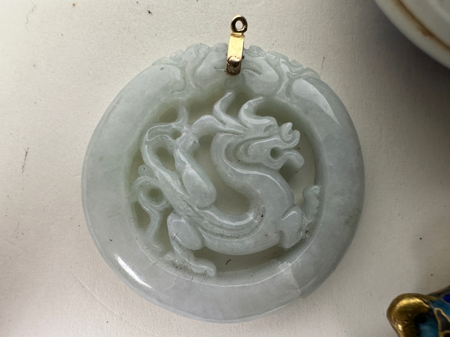 Chinese Lot: Carved Stone Foo Dog Finial Seal 'EFFIE' With Porcelain Ink Paste Box, Cloisonne Camel Pendant & Carved Stone Dragon Pendant (With Crack) [Photo 5]