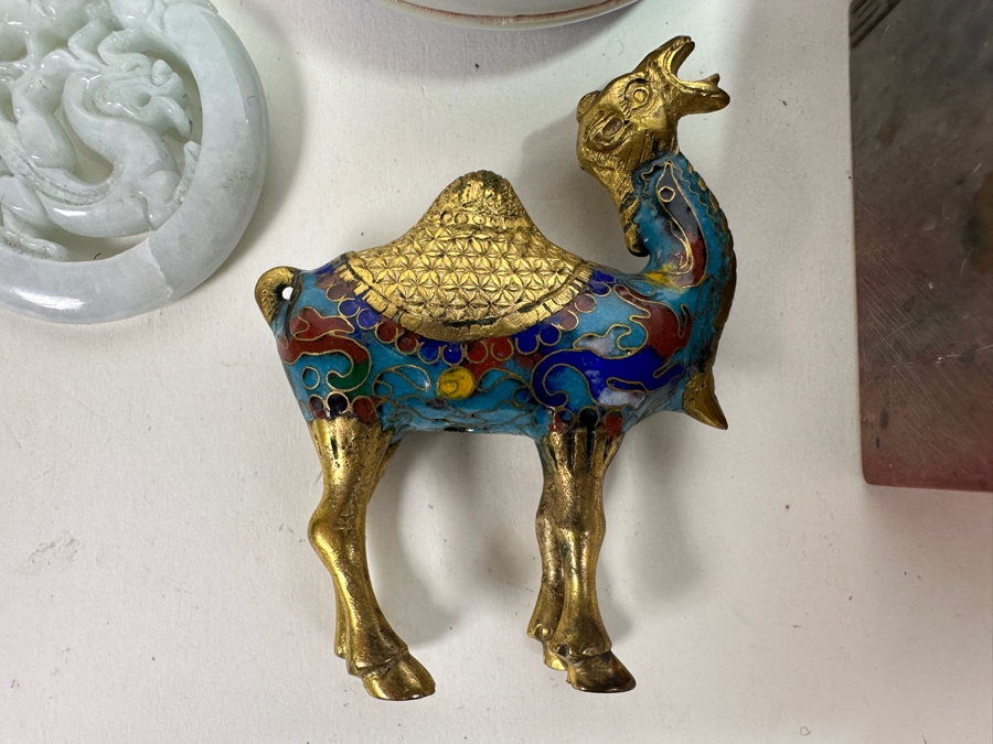Chinese Lot: Carved Stone Foo Dog Finial Seal 'EFFIE' With Porcelain Ink Paste Box, Cloisonne Camel Pendant & Carved Stone Dragon Pendant (With Crack) [Photo 2]