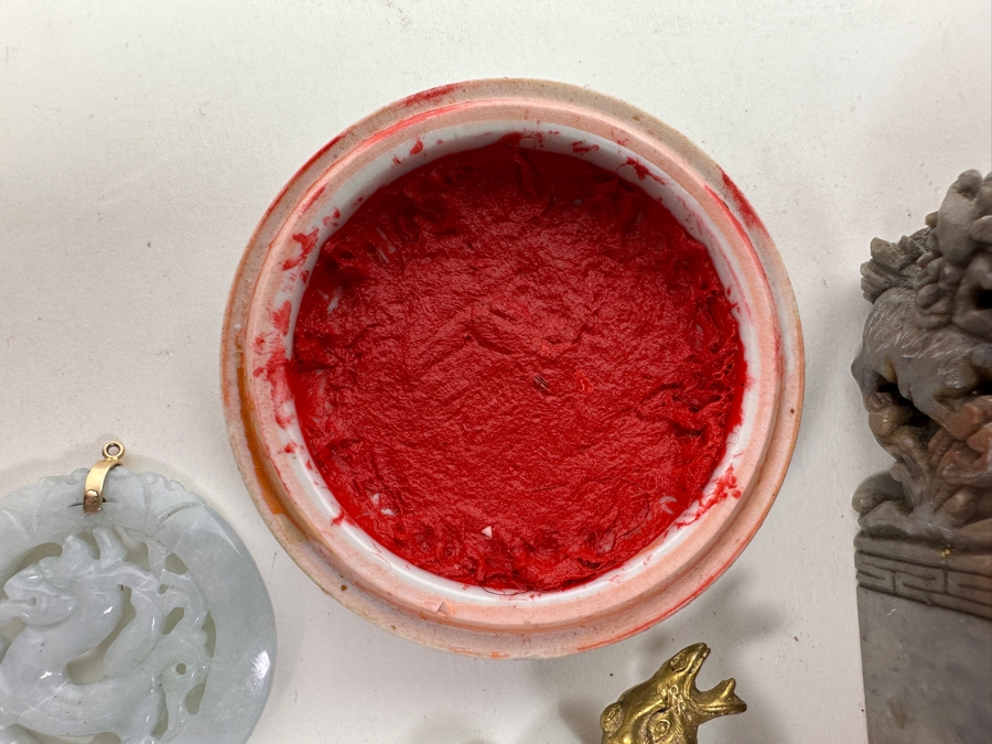 Chinese Lot: Carved Stone Foo Dog Finial Seal 'EFFIE' With Porcelain Ink Paste Box, Cloisonne Camel Pendant & Carved Stone Dragon Pendant (With Crack) [Photo 9]