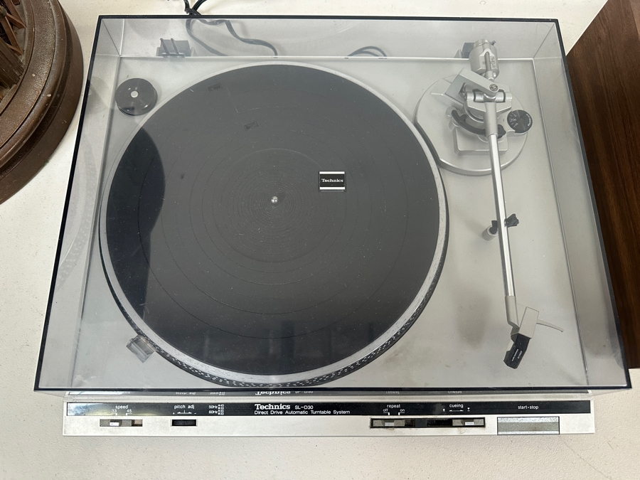 Just Added - Technics Direct Drive Automatic Turntable System Record Player Model SL-D30 [Photo 6]