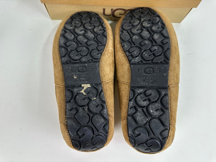 Just Added - Men's Size 10 Ugg Slippers [Photo 2]