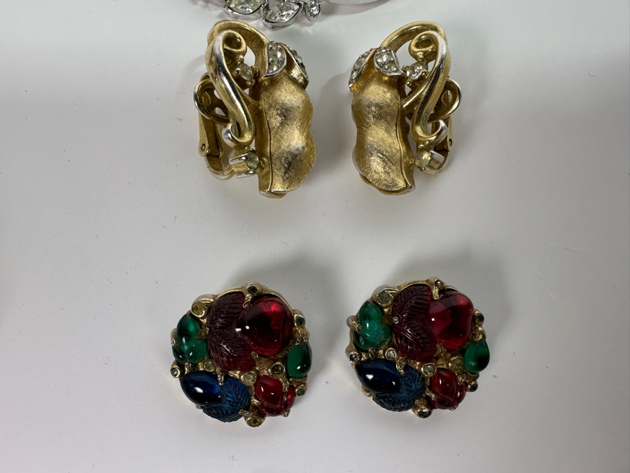 Just Added - Vintage Signed Trifari Costume Jewelry: Brooches/Pins, Clip On Earrings & Bracelet [Photo 8]