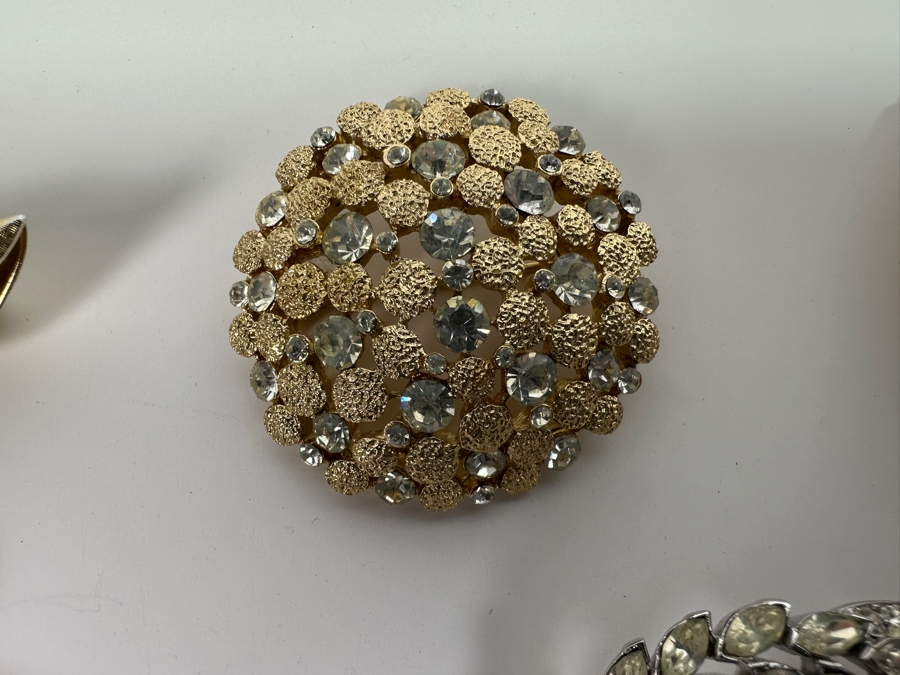 Just Added - Vintage Signed Trifari Costume Jewelry: Brooches/Pins, Clip On Earrings & Bracelet [Photo 3]