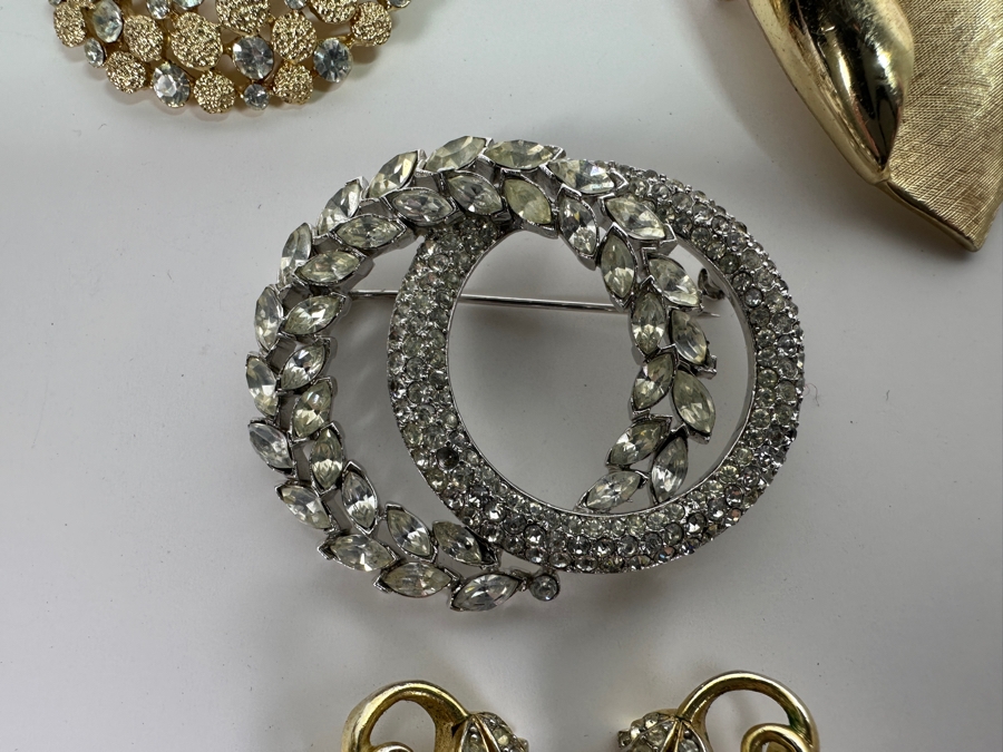 Just Added - Vintage Signed Trifari Costume Jewelry: Brooches/Pins, Clip On Earrings & Bracelet [Photo 4]