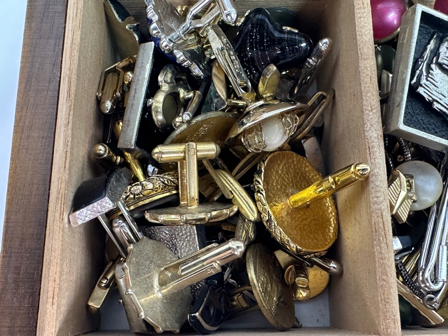 Just Added - Men's Cufflinks Lot In Wooden Presentation Box With Brass Plaque For The 1965 Inauguration Of Lee Edward Travis, Ph. D. As The Dean Of The School Of Psychology Of The Fuller Theological Seminary Pasadena, California [Photo 7]