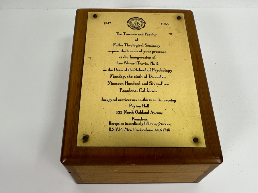 Just Added - Men's Cufflinks Lot In Wooden Presentation Box With Brass Plaque For The 1965 Inauguration Of Lee Edward Travis, Ph. D. As The Dean Of The School Of Psychology Of The Fuller Theological Seminary Pasadena, California [Photo 2]