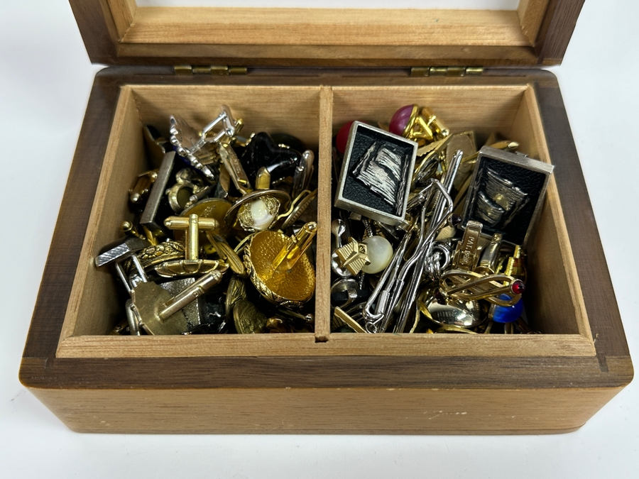 Just Added - Men's Cufflinks Lot In Wooden Presentation Box With Brass Plaque For The 1965 Inauguration Of Lee Edward Travis, Ph. D. As The Dean Of The School Of Psychology Of The Fuller Theological Seminary Pasadena, California [Photo 9]