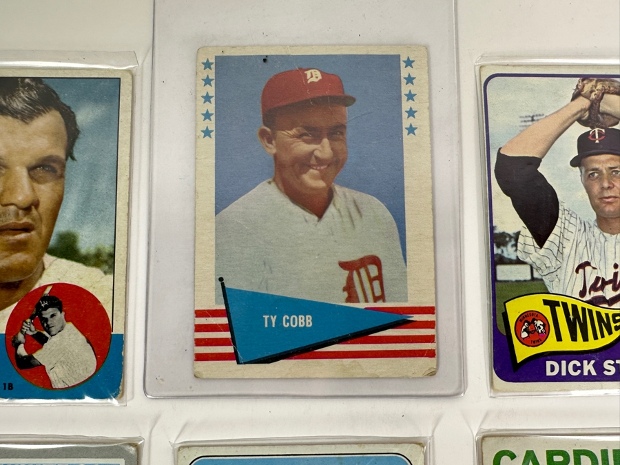 (8) Vintage MLB Baseball Trading Cards [Photo 2]